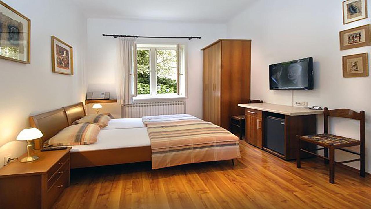 Angela Classic Rooms & Apartments 萨格勒布 外观 照片