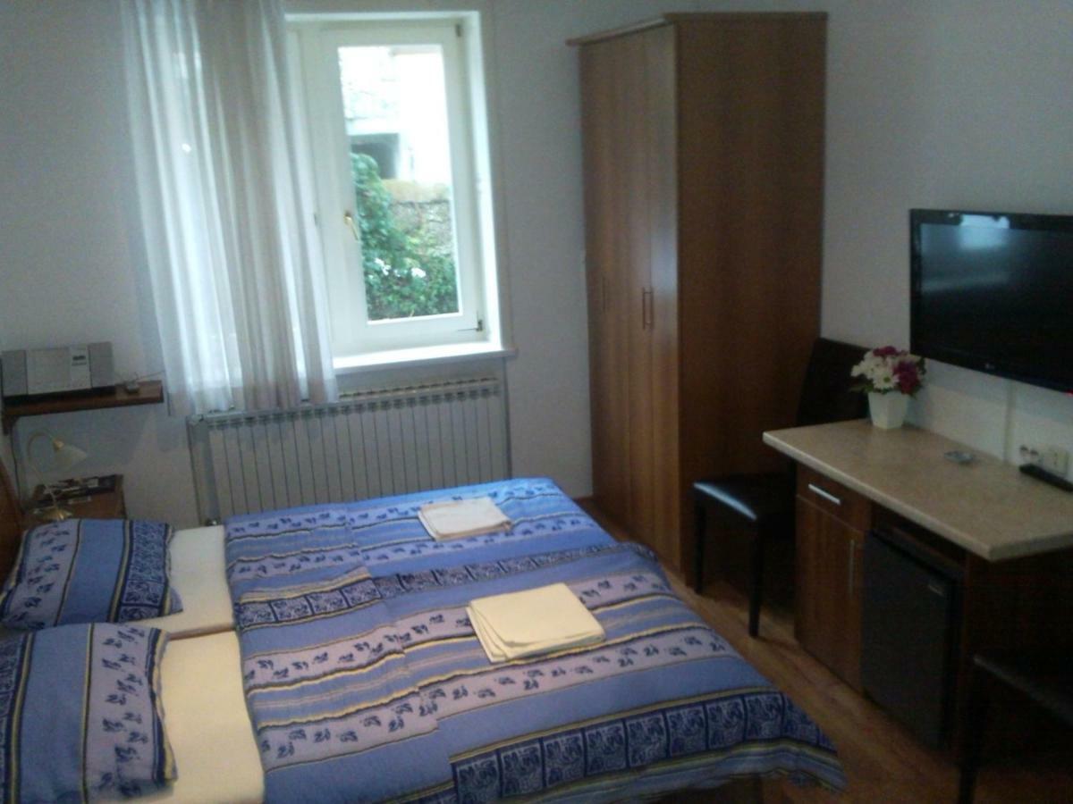 Angela Classic Rooms & Apartments 萨格勒布 外观 照片